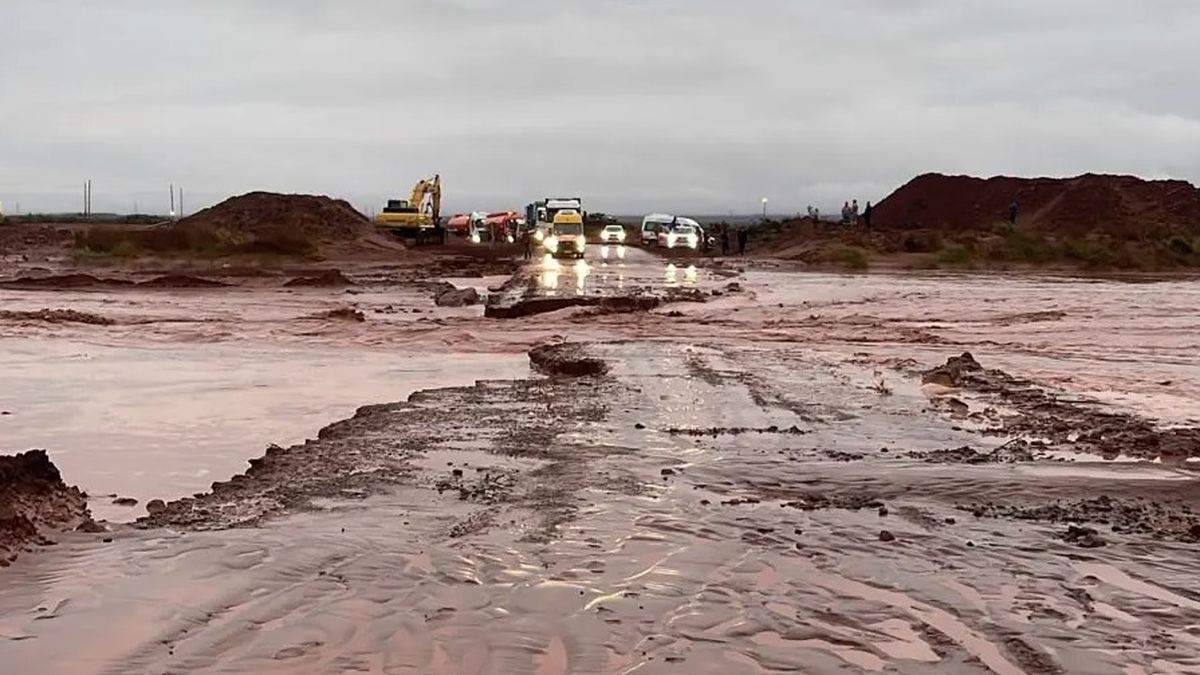 Defensa Civil recomendó evitar los caminos de tierra y las zonas de cañadones, donde las crecidas repentinas pueden generar situaciones de riesgo. (Foto: Minuto Neuquén)