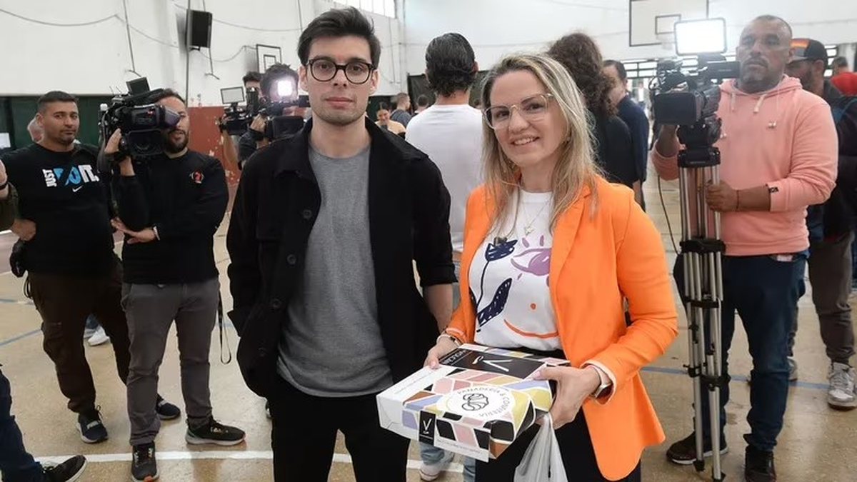 La candidata a gobernadora Carolina Píparo durante la votación (Foto: Infobae). La candidata a gobernadora Carolina Píparo durante la votación (Foto: Infobae).