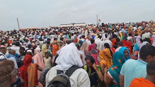 India: un encuentro religioso terminó en una tragedia por una estampida