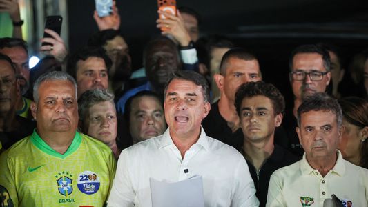 Flávio Bolsonaro desconoció la derrota ante Lula y anunció que pedirá la anulación de las elecciones en brasil