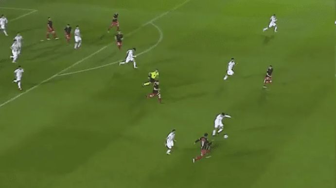 ¡Estás loco, Mateo! Coronel convirtió un verdadero golazo para Atlético Tucumán
