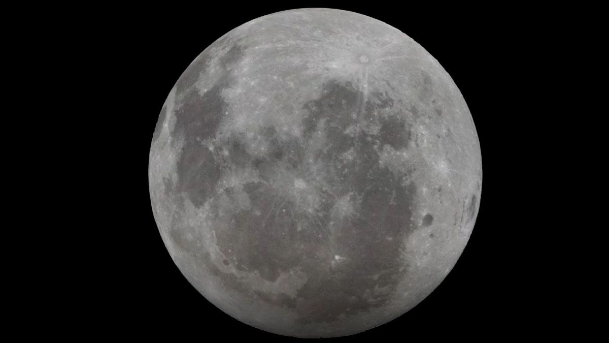 La imagen completa de la cara lunar que nunca vemos desde la Tierra. (Foto: NASA)