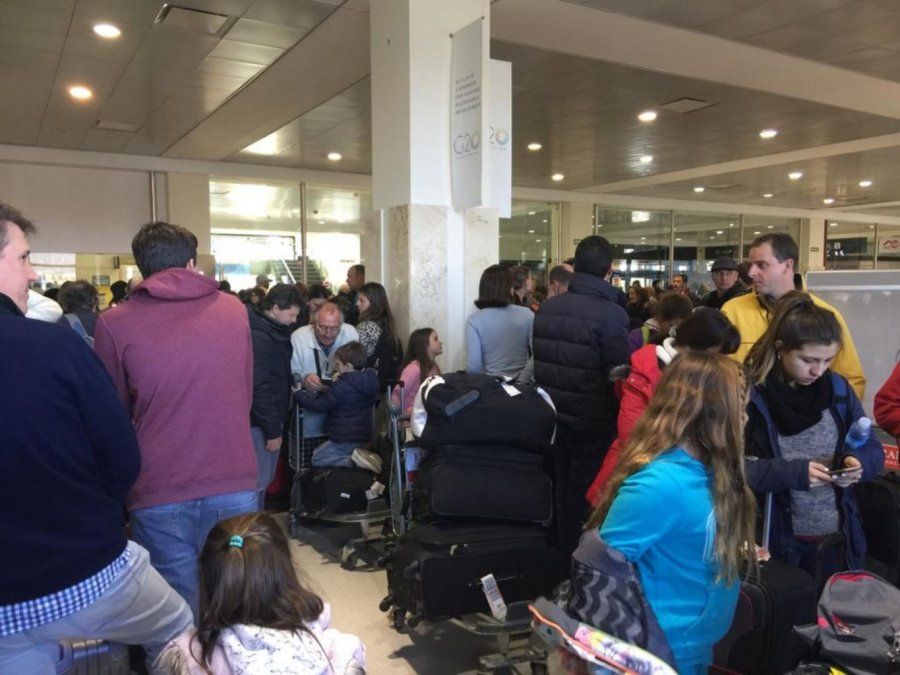 Más de 200 vuelos cancelados y 20 mil pasajeros afectados por medidas gremiales en distintos aeropuertos del país