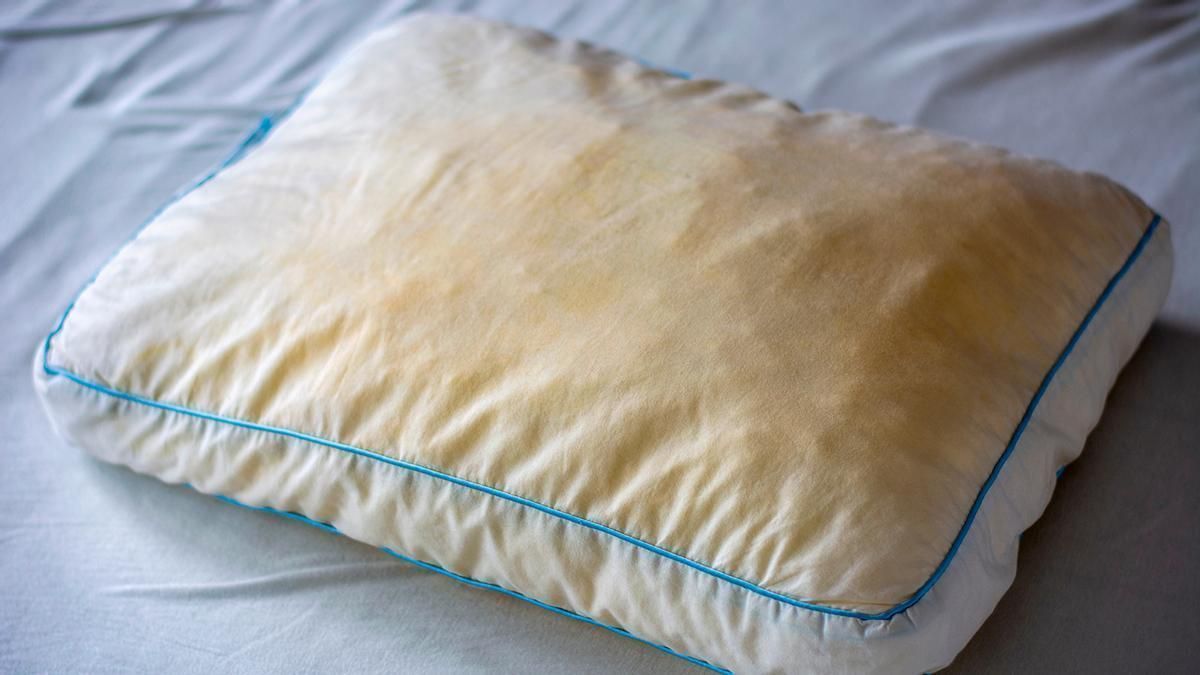 Almohadas sin manchas: el truco casero definitivo para quitar lo amarillo.