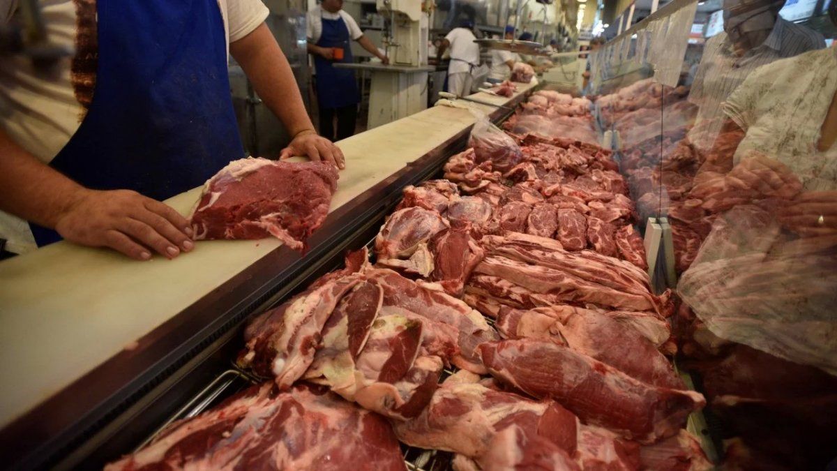 La carne, dicen en los frigoríficos, podría sufrir un traslado a precios a principios de la semana entrante.