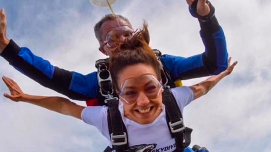 Flor Vigna se tiró al vacío desde un avión