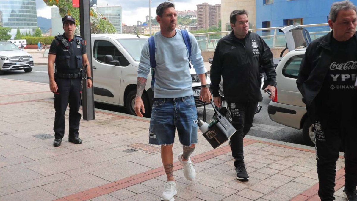 Así fue la llegada de Lionel Messi a Bilbao para sumarse a la Selección Argentina