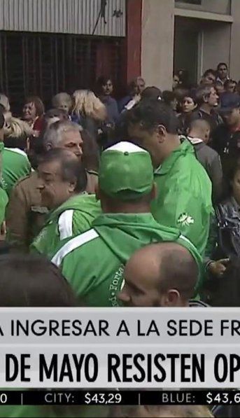 Madres de Plaza de Mayo busca resistir a un allanamiento y denuncia una confiscación ilegal