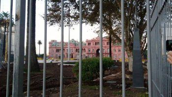 Después del pedido de Alberto y el ok de Larreta, sacaron las vallas que dividían la Plaza de Mayo