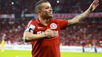 A los 38 años, DAlessandro acordó su continuidad en Inter de Porto Alegre e irá por una marca histórica