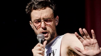 Benito Cerati presentó a su novio con una foto de un beso