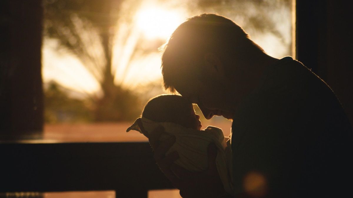 El Estado otorgó licencia de 100 días a un papá para que cuide de su bebé recién nacido