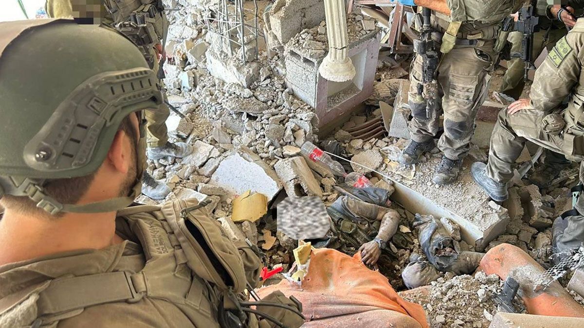 La foto que da la vuelta al mundo con el presunto cuerpo sin vida de Yahya Sinwar, el líder de Hamas (Foto: gentileza Jerusalem Post).