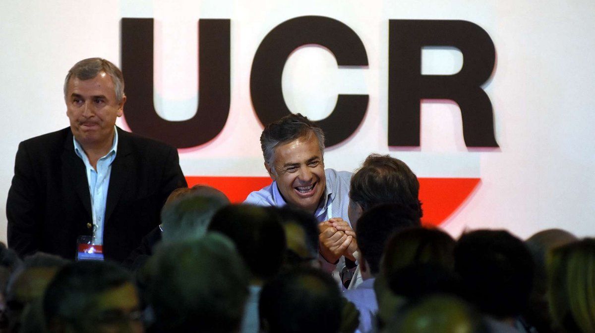 Tras anunciar el desdoblamiento en Mendoza, Cornejo eligió a su sucesor