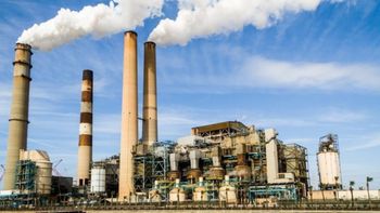 La industria tuvo un desempeño dual en agosto: mostró una suba mensual pero bajó en la comparación anual