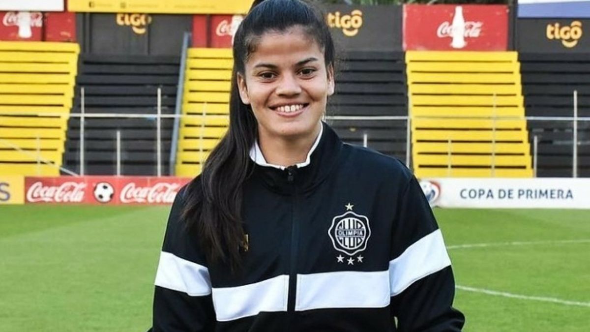 Dahiana con su premio.