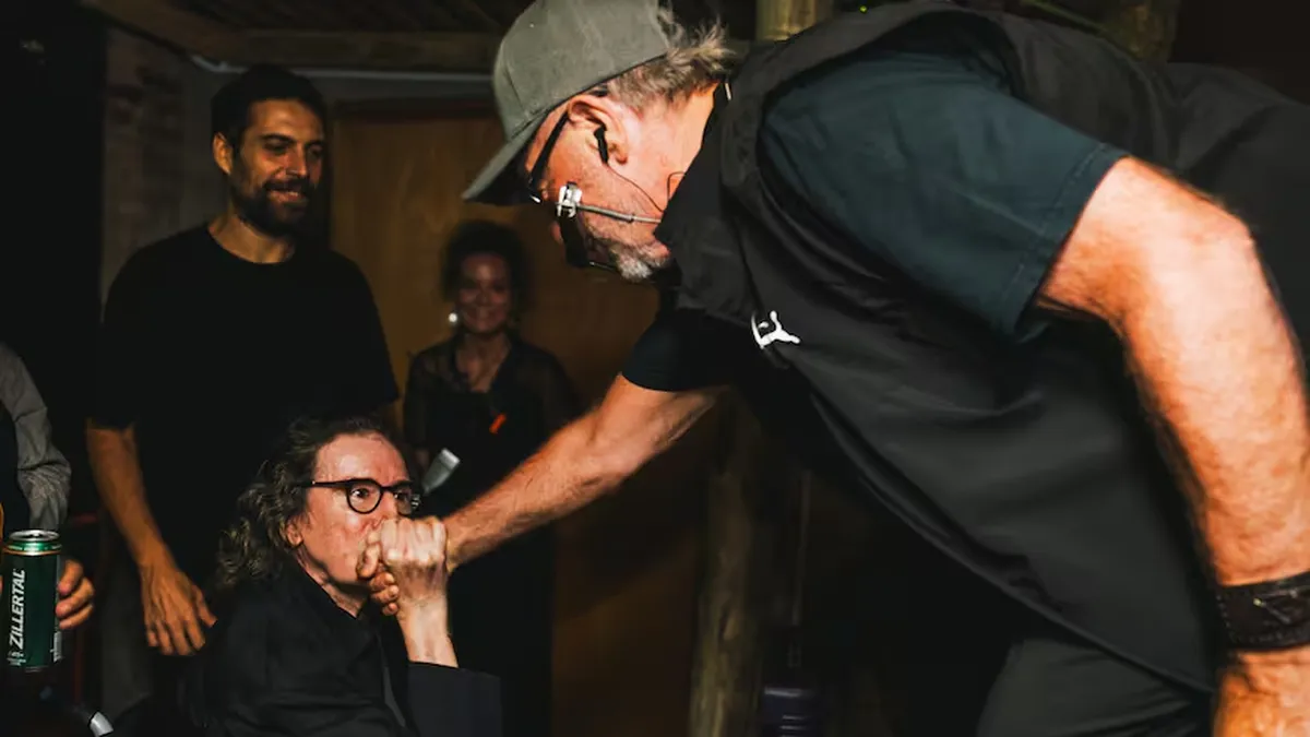 photoCharly García reapareció en un show de León Gieco en Punta del Este y fue ovacionado