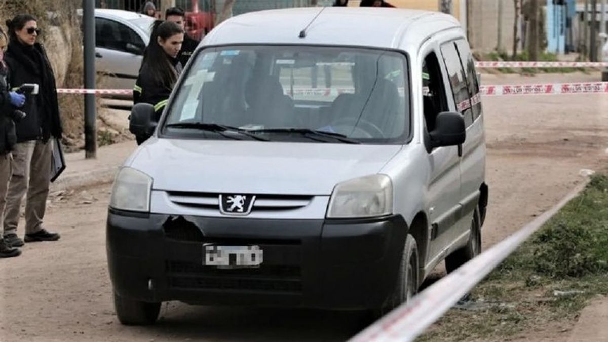 El vehículo que intentaron robarle a la víctima y por el cual recibió el disparo fatal. (Foto: NA)