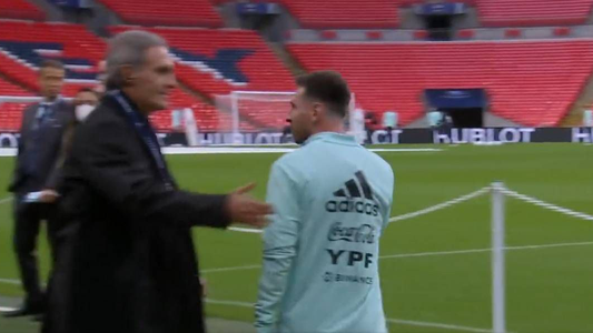 Lionel Messi le hizo oso a Oscar Ruggeri en vivo y las redes no lo dejaron pasar