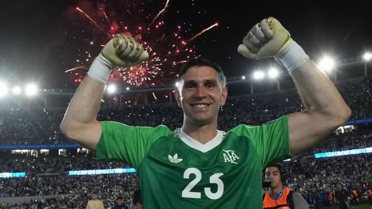 Dibu Martínez hizo jueguitos ante Brasil y habló del enojo de Scaloni: Este es medio...