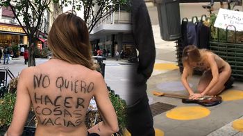 Artista hizo una protesta desnuda en calle Florida y le hizo un RCP a su guitarra