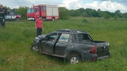 Tragedia en la autopista: una mujer murió en un choque entre una camioneta y un camión