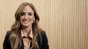 Victoria Tolosa Paz: El joven que se quiera ir del país, que se venga a tomar un mate conmigo y se queda. Victoria Tolosa Paz: El joven que se quiera ir del país, que se venga a tomar un mate conmigo y se queda.