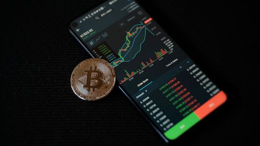 Criptomonedas: imputaron a 4 personas por presunta estafa a través de una plataforma cripto