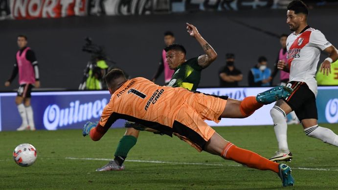River perdió el invicto: Defensa y Justicia le ganó 3-2 en el Monumental en lo que pudo ser el adiós de Gallardo