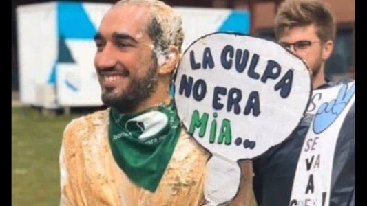 Le sacaron el título al alumno que festejó su recibida disfrazado de víctima de femicidio