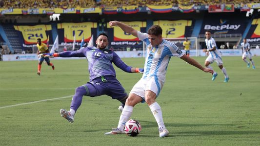 En un partido polémico, la Selección Argentina cayó por 2-1 ante Colombia