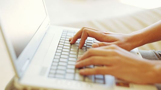 Programa Mi Compu para jubilados: quiénes y cómo pueden acceder a préstamos de $300.000 hasta en 40 cuotas