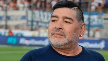 Diego Maradona, aislado por posible contagio de COVID-19