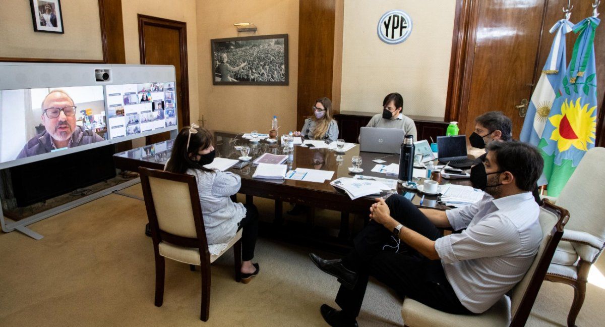 Axel Kicillof reunido con intendentes. (Foto: Gobernación)