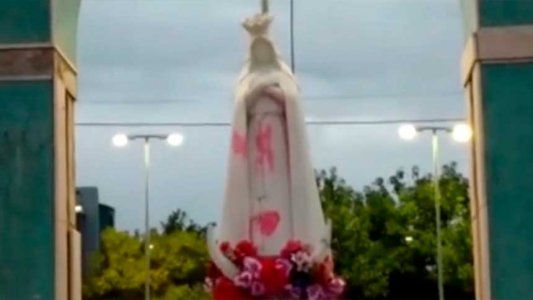 Seis jóvenes fueron detenidas tras vandalizar una estatua de la Virgen María durante el 8M