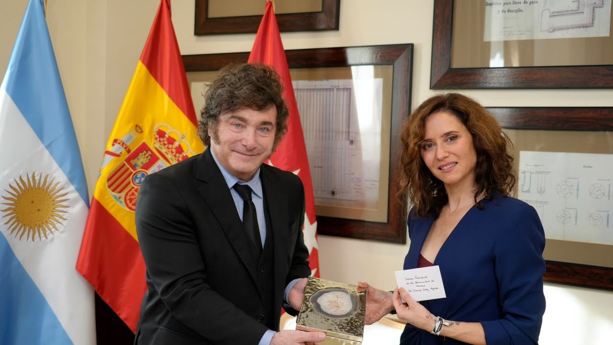 El presidente mantuvo una reunión con Isabel Díaz Ayuso, presidenta de la Comunidad de Madrid. (Foto: Presidencia)