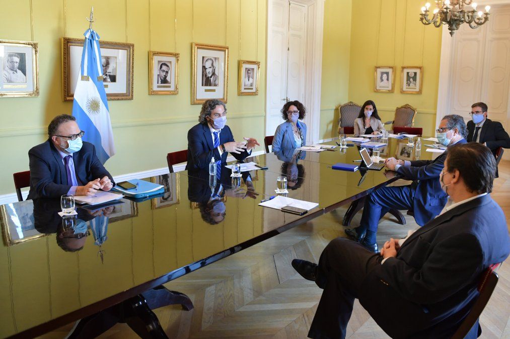 La última reunión del Gabinete Económico en Casa Rosada: Se decidieron las nuevas medidas de ayuda económica anunciadas esta semana en medio de la confrontación por las clases presenciales con Rodríguez Larreta. (Foto: Presidencia)&nbsp;