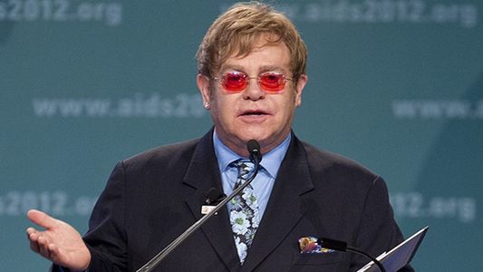 Elton John: Debería haber muerto de Sida