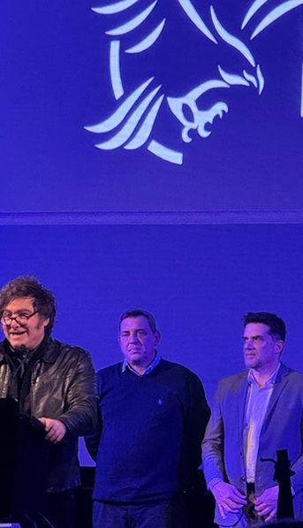 Expectativas en el búnker de La Libertad Avanza en Gonnet y se confirma la presencia de Javier Milei
