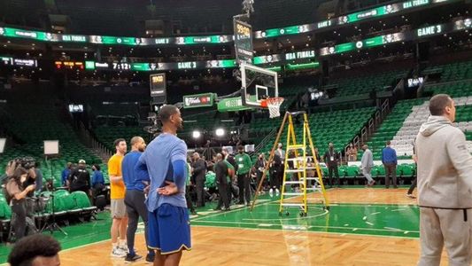 ¿Bilardismo en la NBA? Los Warriors se quejaron de irregularidades en uno de los aros