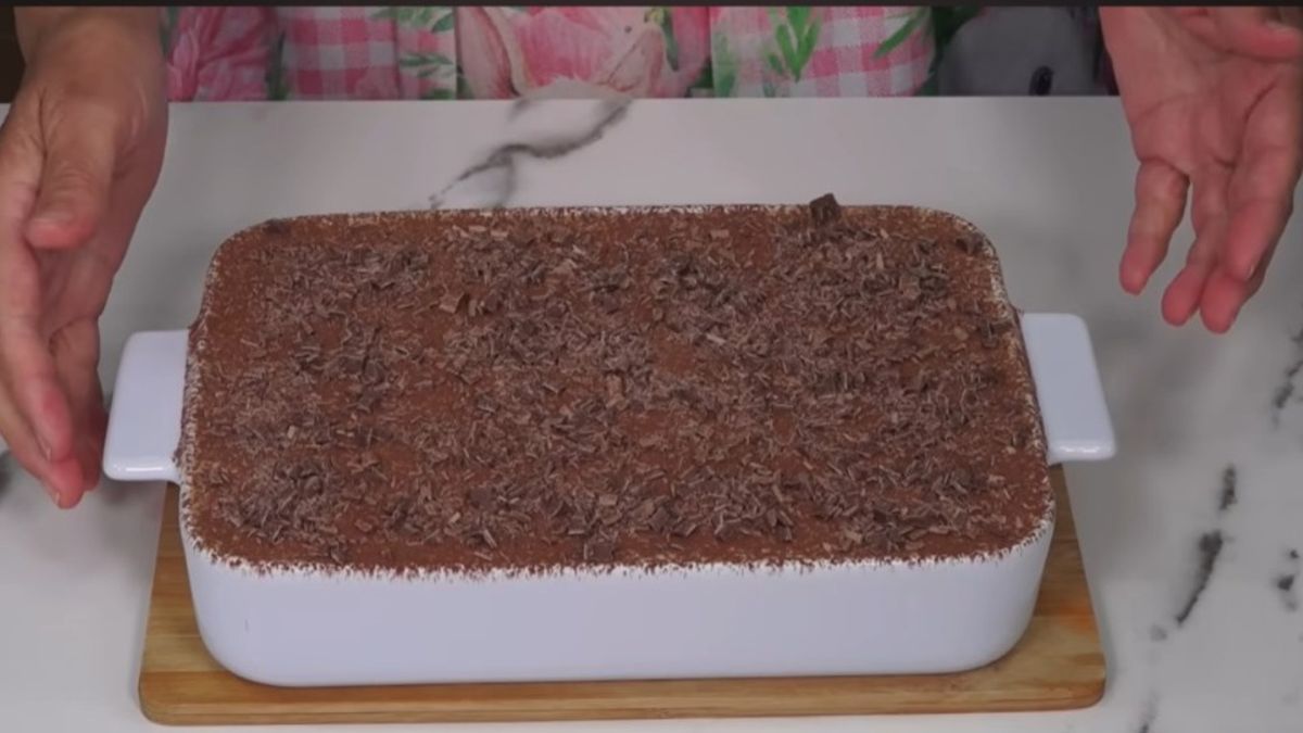 Carlota de Caf&eacute;: la preparaci&oacute;n del postre que se encuentra en el canal de YouTube La Cocina de Loli Dom&iacute;nguez.