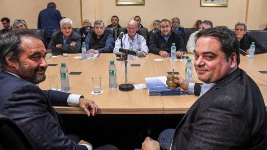 Sobre la hora, el Gobierno convocó a la CGT para desactivar la huelga