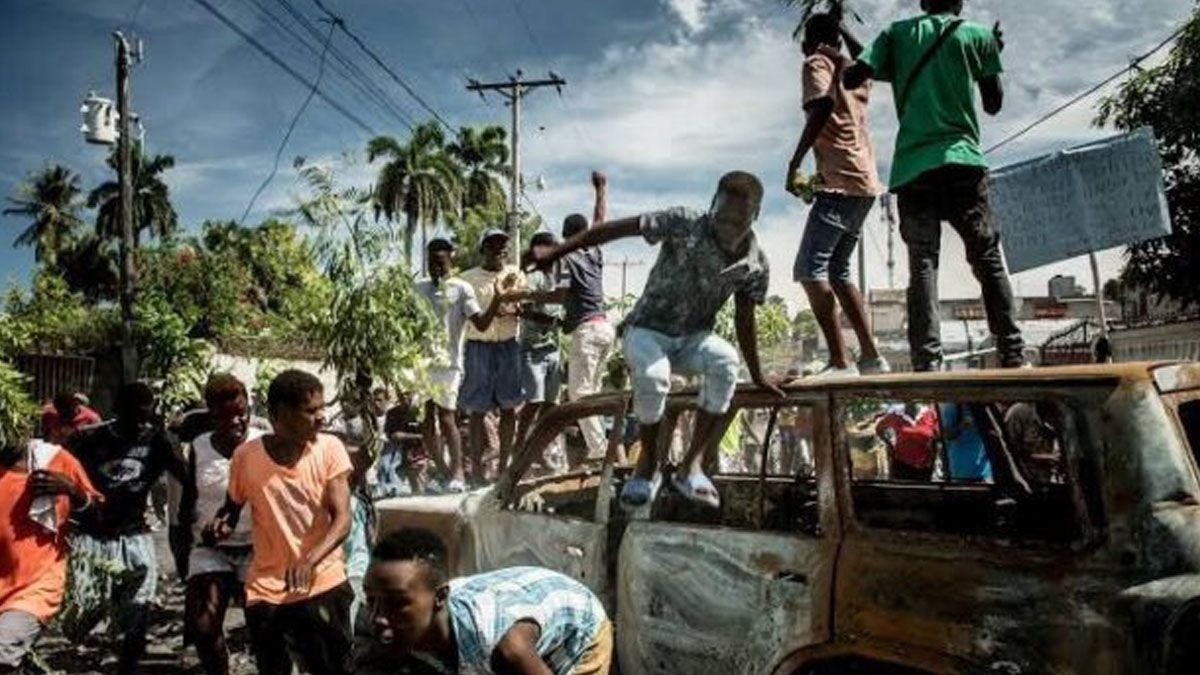 Puerto Pr&iacute;ncipe, la capital de Hait&iacute;, en una crisis terminal de violencia (Foto: gentileza Sociedade militar)