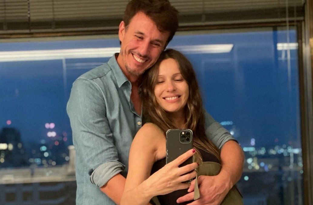 Pampita le enseña a bailar a su marido, a semanas de dar a luz
