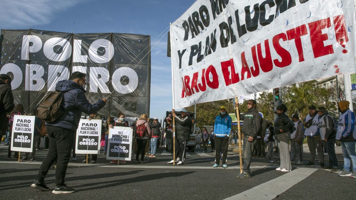 Piquetazo nacional: agrupaciones oficialistas y opositoras marcharán contra el recorte de planes (Foto: Twitter Unidad Piquetera)