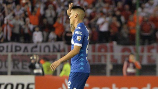 Estallaron los memes de River – Racing: Centurión en el centro de las cargadas