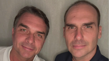 Eduardo Bolsonaro compartió una imagen junto a su hermano Flávio después de su llegada a Estados Unidos