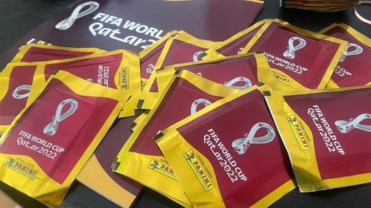 Furor por el álbum del Mundial Qatar 2022: un matemático reveló cuánto sale llenar el álbum y contó los trucos para ahorrar