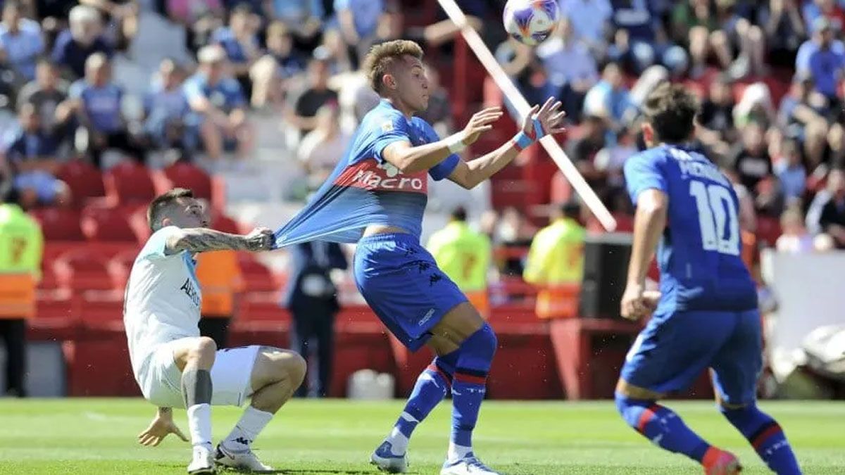 El polémico penal de Tigre ante Racing.&nbsp;