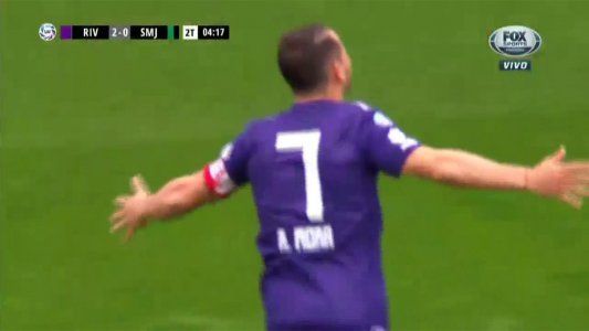 Así fue el tercer gol de River y segundo del uruguayo Mora para el triunfo parcial sobre San Martín SJ